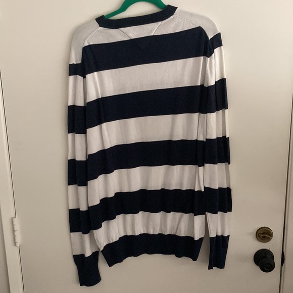 Tommy Hilfiger XL long sleeve sweater - Picture 2 of 2